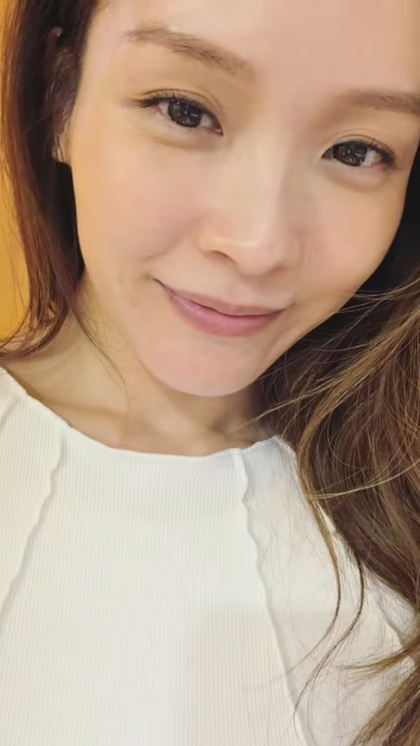 李佳芯晒素顏真面目連毛孔都見到！零濾鏡真實膚況震驚網民：無人完美