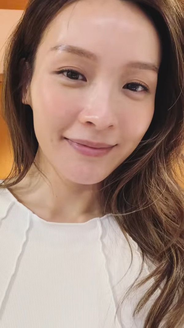 李佳芯晒素顏真面目連毛孔都見到！零濾鏡真實膚況震驚網民：無人完美