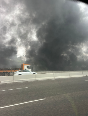 車CAM片葵涌貨車爆炸毒煙吞三號幹線 眼尖網民見貨車殘骸疑「流動炸彈」肇禍