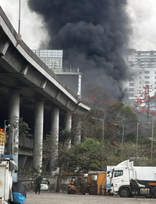 車CAM片葵涌貨車爆炸毒煙吞三號幹線 眼尖網民見貨車殘骸疑「流動炸彈」肇禍