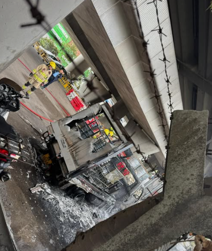 車CAM片葵涌貨車爆炸毒煙吞三號幹線 眼尖網民見貨車殘骸疑「流動炸彈」肇禍