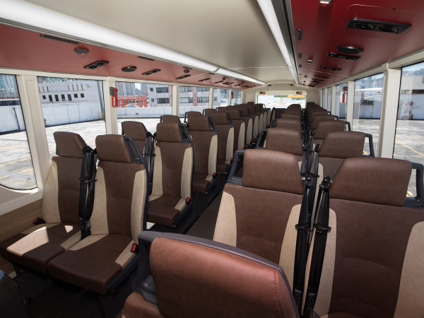 巴士窗邊「神秘小黑點」唔係裝飾？網民揭隱藏用途：原來係救命關鍵！