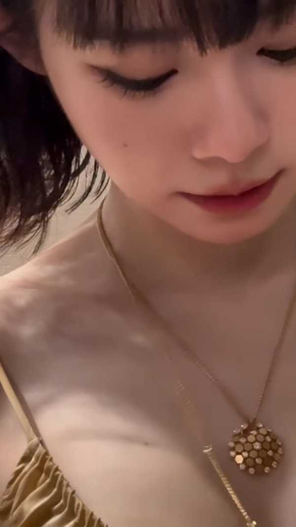 林明禎近鏡大解放34E白滑雙峰！私密自拍曝性感內衣晒導彈胸逼到爆