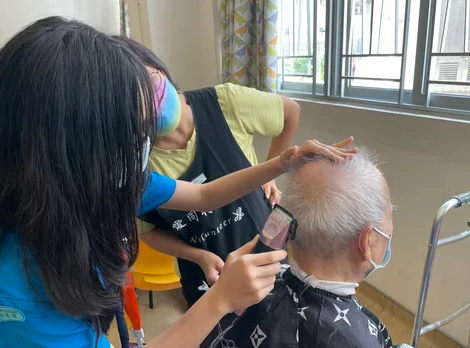 老人家難落街剪髮？全港5大免費上門義剪：專人$0上屋企/包剪灰甲