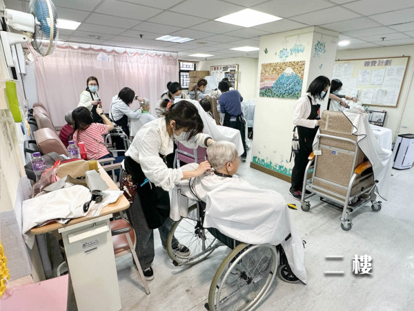 老人家難落街剪髮？全港5大免費上門義剪：專人$0上屋企/包剪灰甲