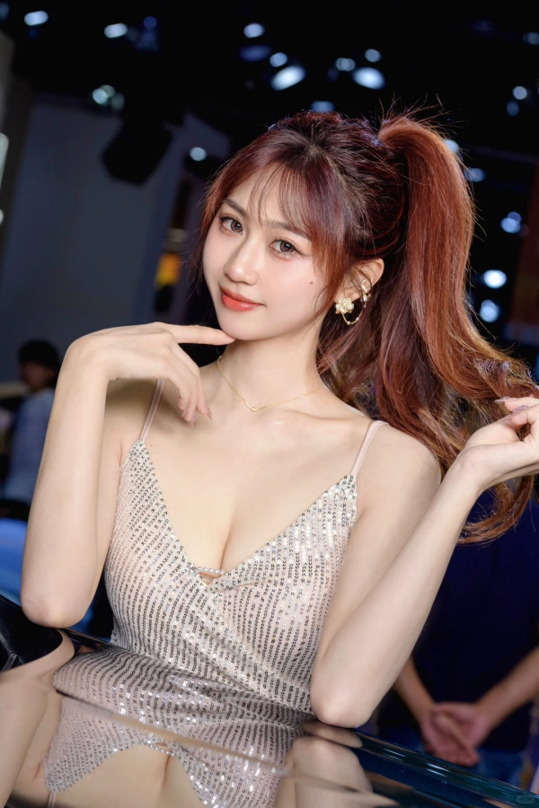 TVB小生宣佈分手後極速爆新戀情！密會性感靚女斷正！大方曝5字回應關係