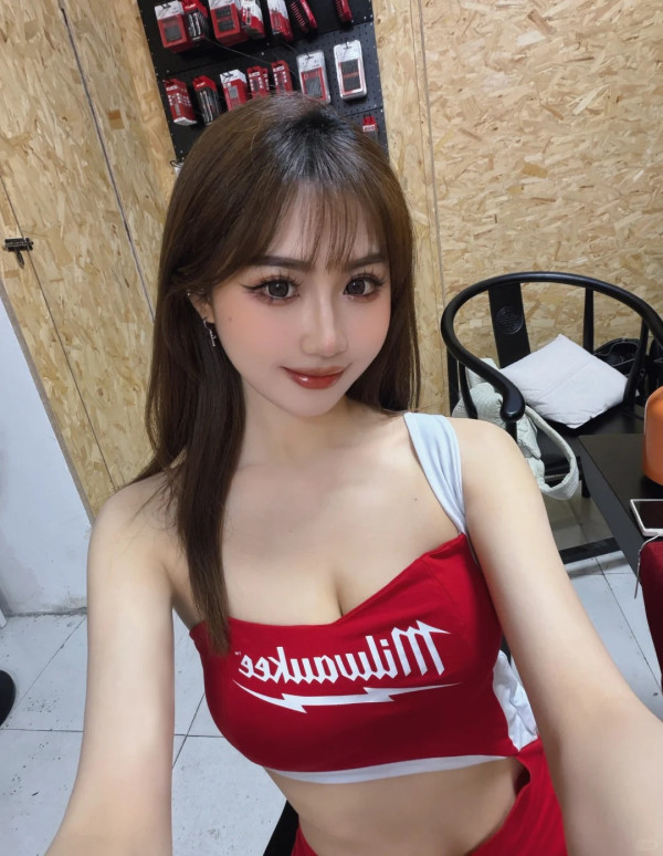 TVB小生宣佈分手後極速爆新戀情！密會性感靚女斷正！大方曝5字回應關係