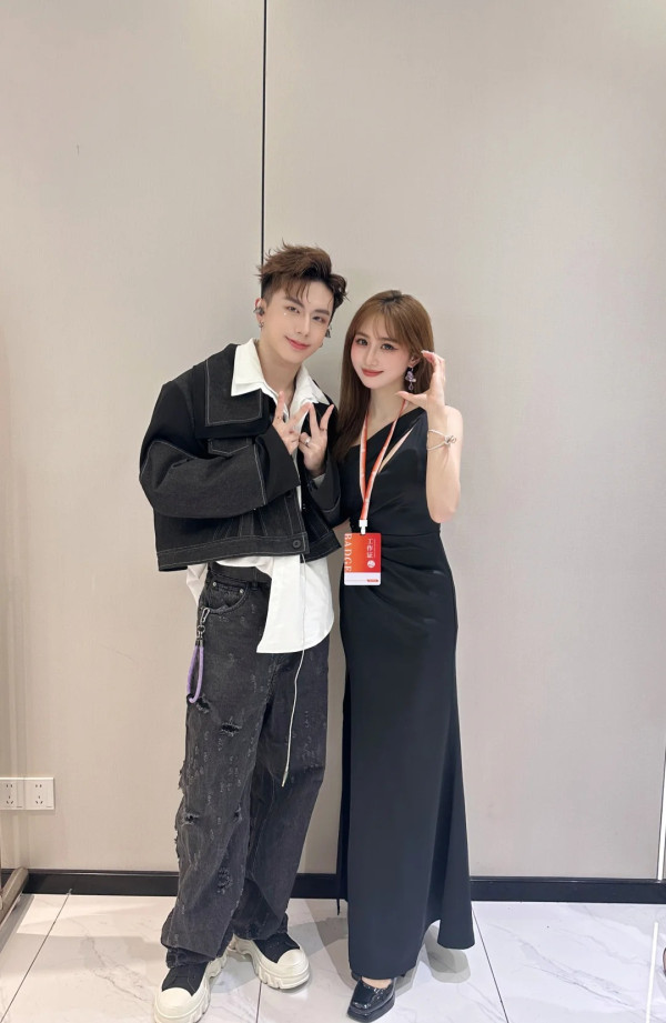 TVB小生宣佈分手後極速爆新戀情！密會性感靚女斷正！大方曝5字回應關係