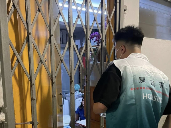 房署查公屋凌晨2點照敲門?網民驚揭專揀呢啲時間!必睇真職員3大特徵防賊
