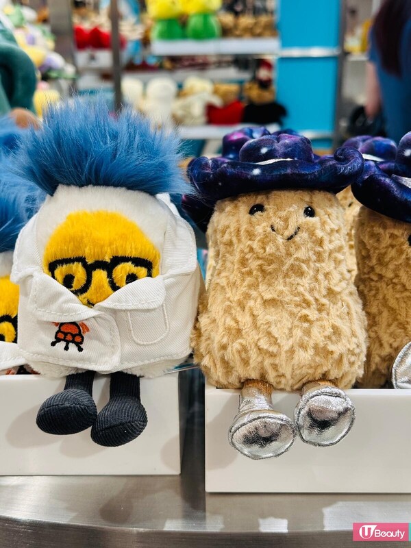 JELLYCAT  Amuseables 太空科學家水煮蛋  港幣295元 / JELLYCAT  Amuseables 太空牛仔服花生  港幣296元 