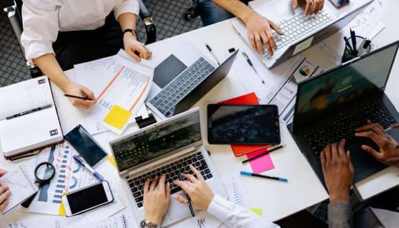 朝9晚5係酷刑？牛津大學揭「10點前返工」極傷身 公開最佳上班時間