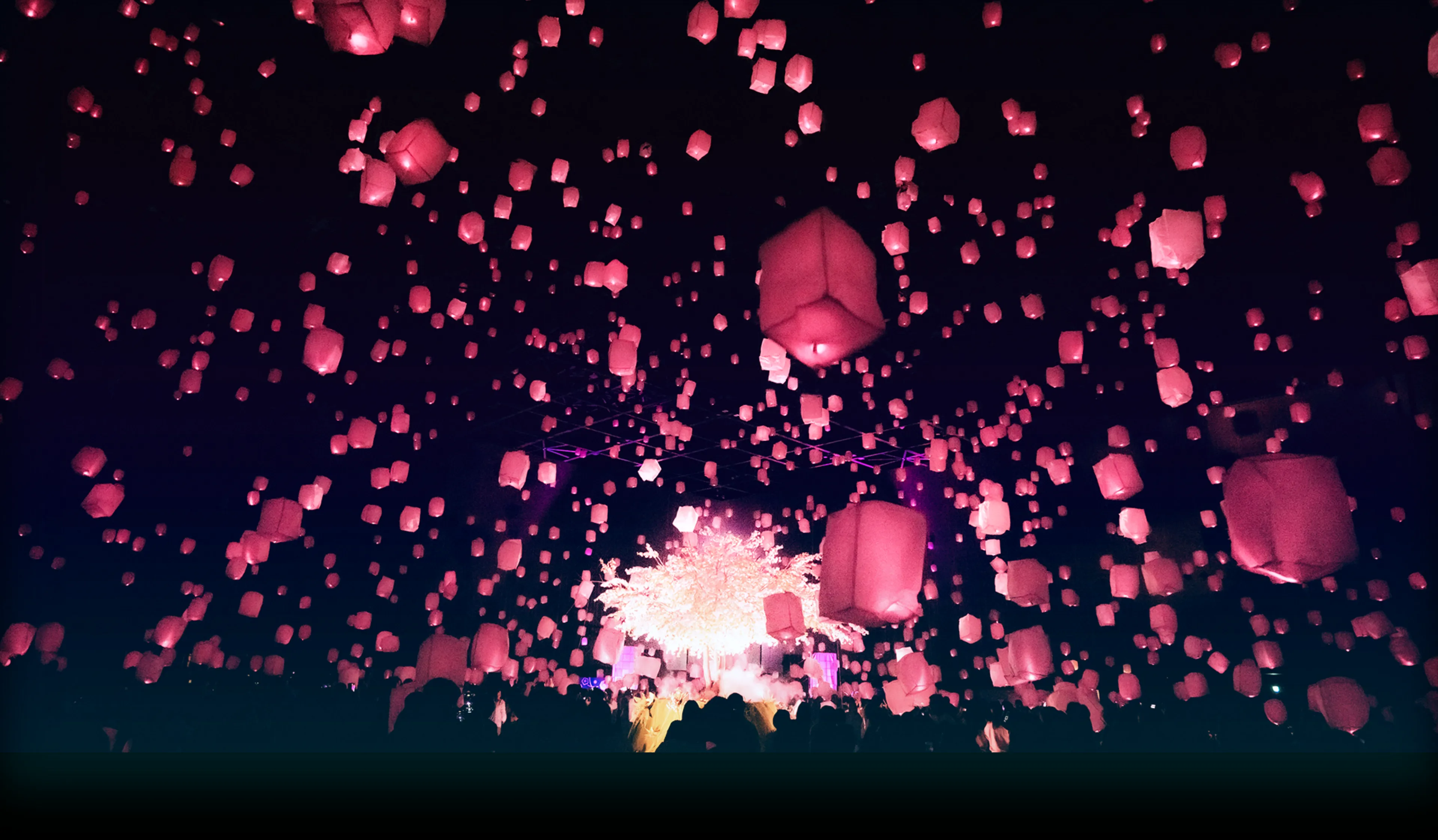 東京花見燈夜2026｜超夢幻1,500盞櫻粉天燈升空、4小時暢飲派對 附門票/行程攻略 