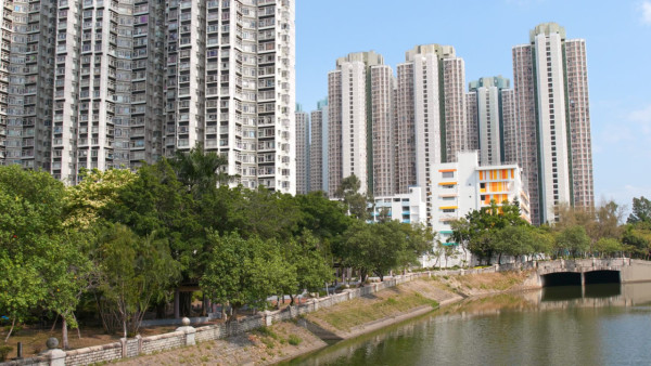 住天水圍好崩潰？網民力數「4大死穴」搭車最慘 老街坊反擊：住30年非常之好