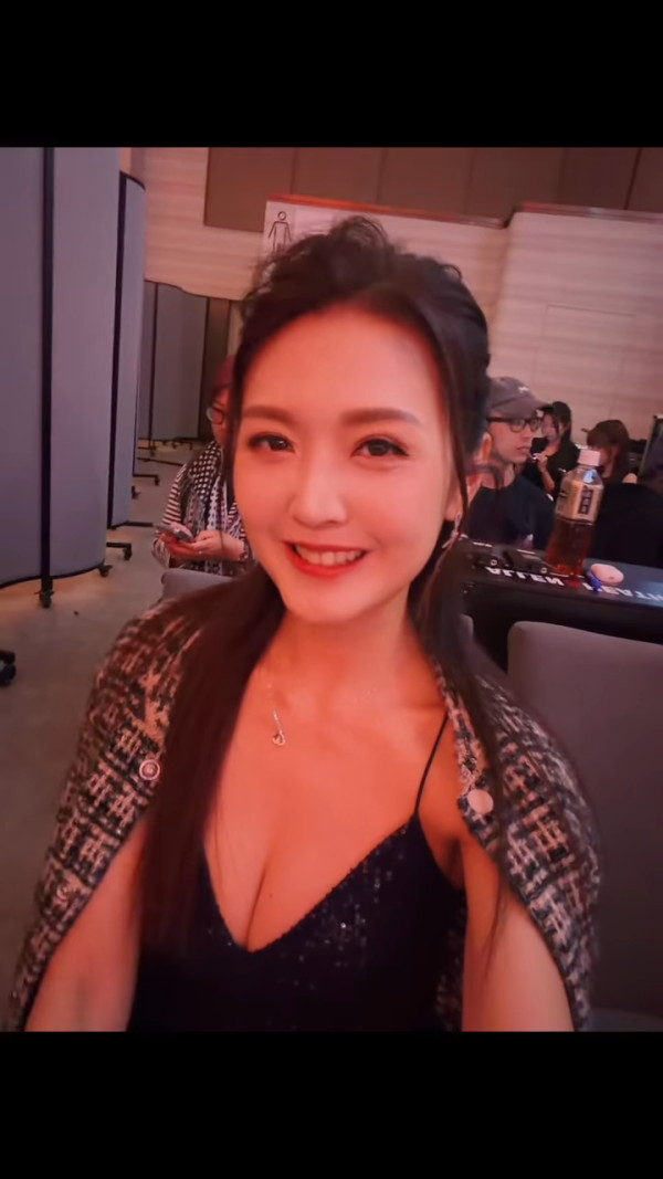 前港姐冠軍分手後性感解放5吋深溝 同場海兒都被比下去!網民激讚單身福利