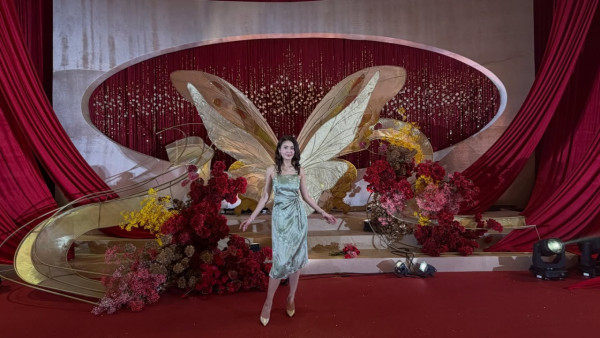 前港姐冠軍分手後性感解放5吋深溝 同場海兒都被比下去！網民激讚單身福利