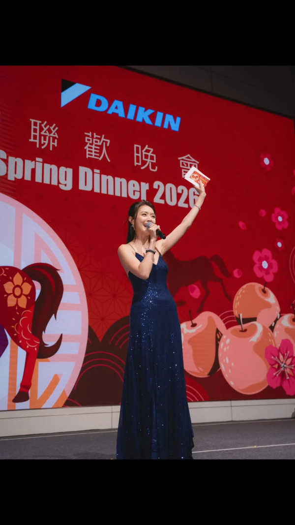 前港姐冠軍分手後性感解放5吋深溝 同場海兒都被比下去!網民激讚單身福利