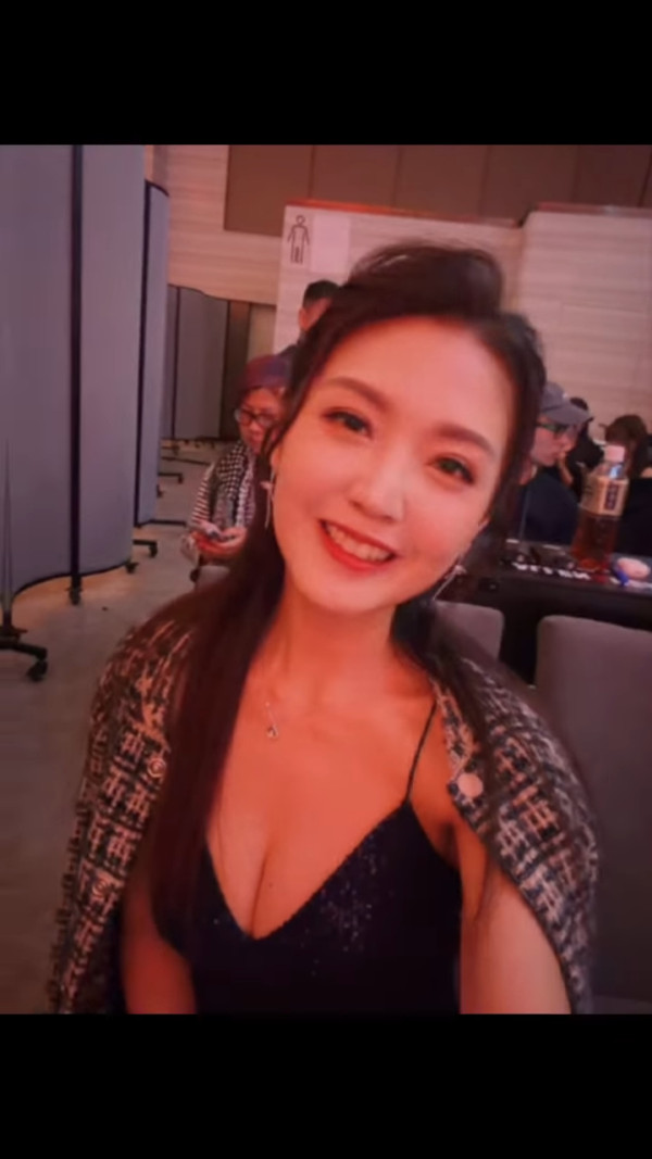 前港姐冠軍分手後性感解放5吋深溝 同場海兒都被比下去!網民激讚單身福利