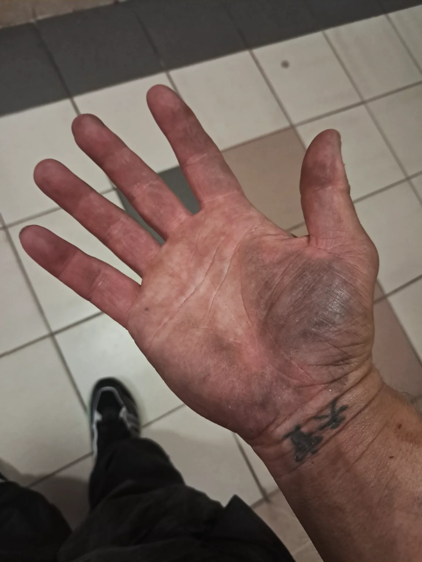 張致恒親自回應唔攞綜援原因心灰意冷 IG晒工作照雙手佈滿污垢：懶得解釋