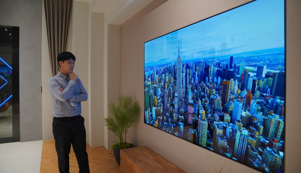 客廳太細放唔落大電視？專家揭投影機成「蝸居救星」搬屋 3 大優勢勝過買大電視