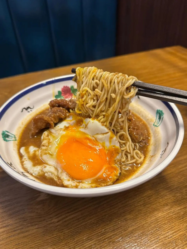 沙嗲牛關注組｜連鎖餐廳叉燒丼家$48沙嗲牛肉麵放題！60分鐘任食配邪惡燶邊蛋＋半價飲品 (附指定時段)