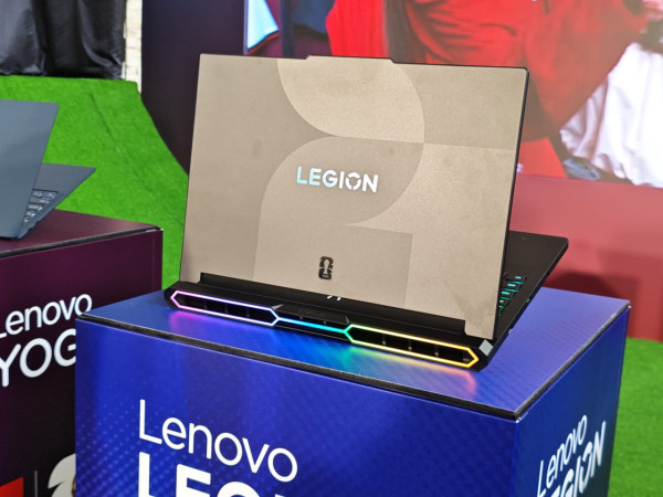 世界盃 2026 預熱！Lenovo x FIFA 特別版筆電率先亮相 銅鑼灣希慎變身球員更衣室：打卡必影「人生四格」