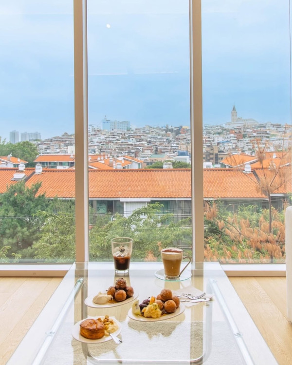 【韓國櫻花2026】首爾8大必去櫻花Cafe 春天必去!絕美櫻花陽台/櫻花窗景