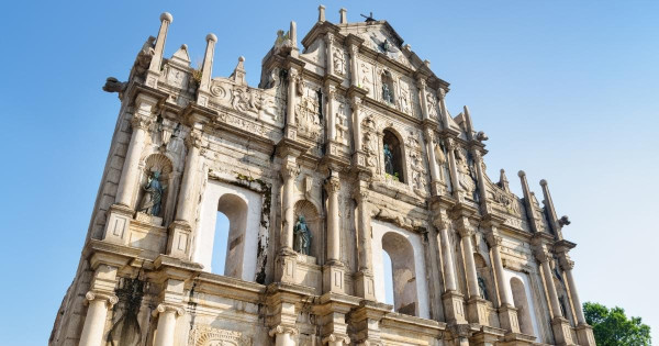 內媒放蛇踢爆港珠澳旅行團貨不對辦！遊客被保安強攔迫購物逾萬元 