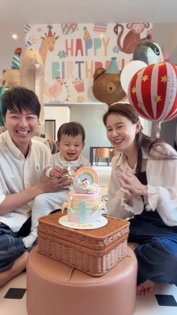 黃翠如蕭正楠仔仔1歲生日會極搶鏡！正面樣似足媽咪！爬勻全屋千尺豪宅巨廳