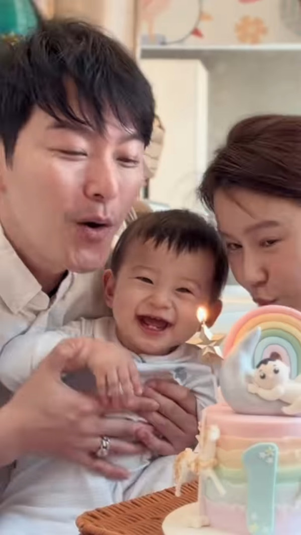 黃翠如蕭正楠仔仔1歲生日會極搶鏡！正面樣似足媽咪！爬勻全屋千尺豪宅巨廳