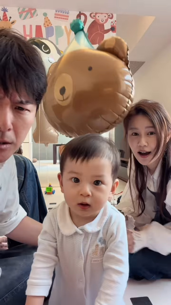 黃翠如蕭正楠仔仔1歲生日會極搶鏡！正面樣似足媽咪！爬勻全屋千尺豪宅巨廳