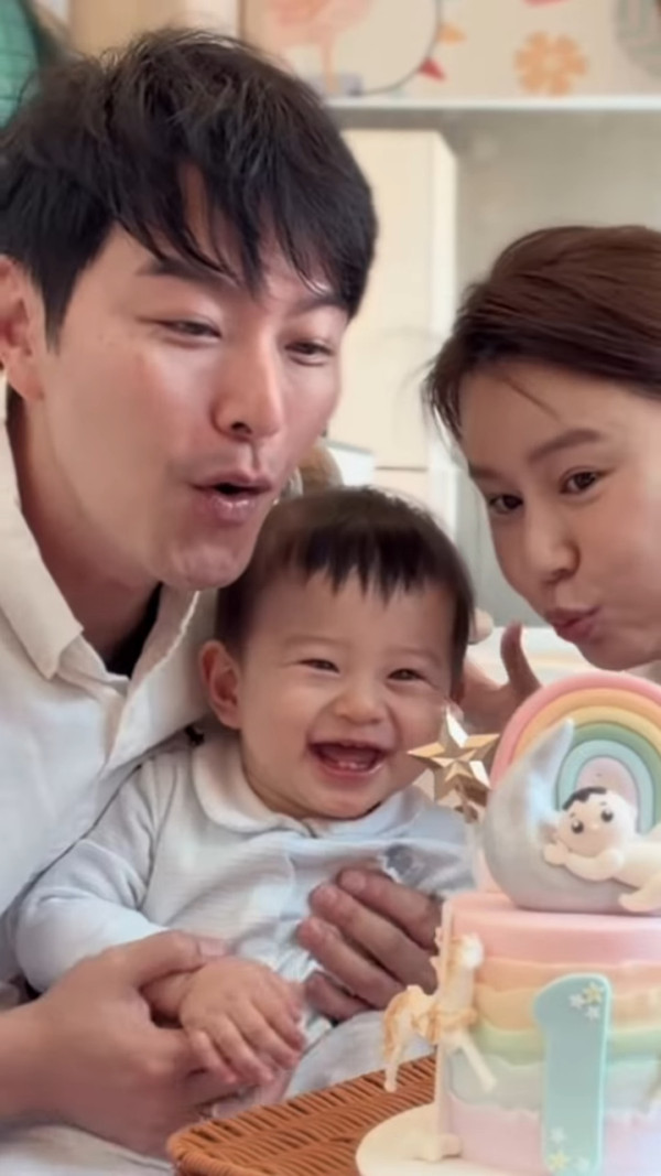 黃翠如蕭正楠仔仔1歲生日會極搶鏡！正面樣似足媽咪！爬勻全屋千尺豪宅巨廳