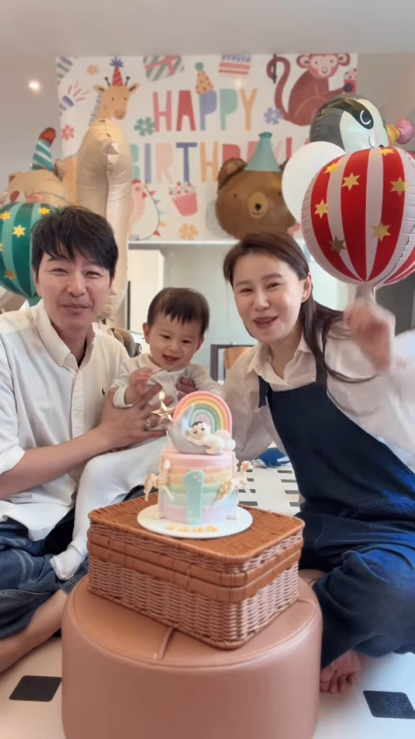 黃翠如蕭正楠仔仔1歲生日會極搶鏡！正面樣似足媽咪！爬勻全屋千尺豪宅巨廳