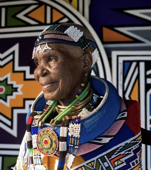 Art central 全新專題「Central Stage」︰Esther Mahlangu（圖片來源︰Art central）