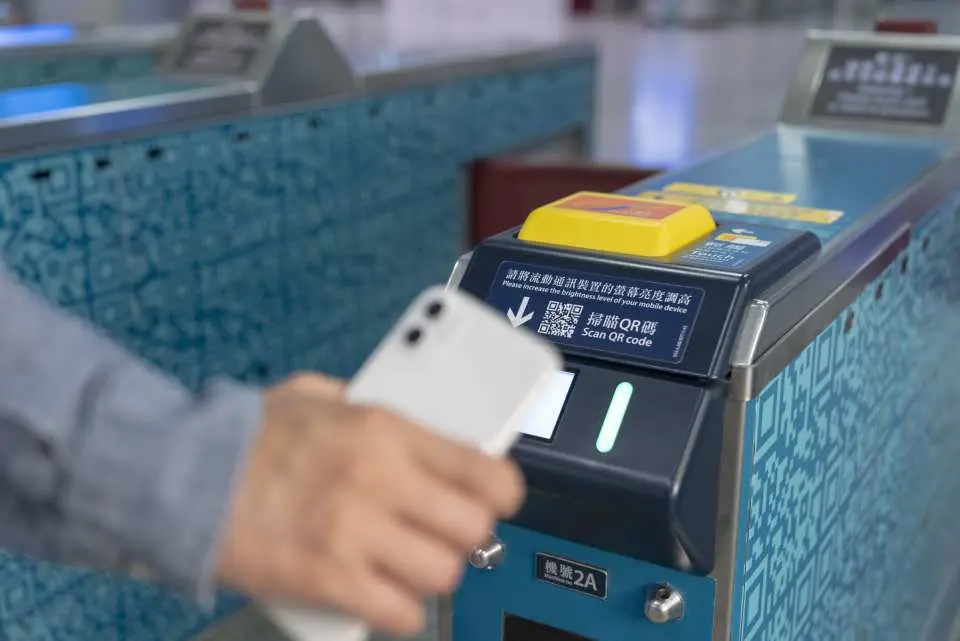 機場快綫來回車票買一送一！機場往返九龍／青衣 每程$22.75起！八達通vs智能車票車費大比拼