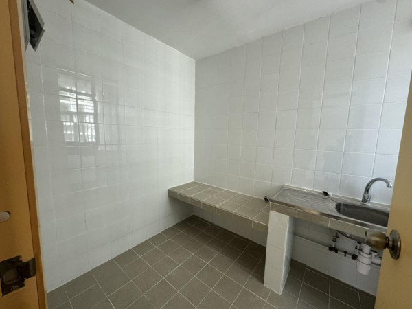 公屋首派即畢業！4人家庭進駐港島453呎大屋 港媽揭秘：這類人可獲派大屋！