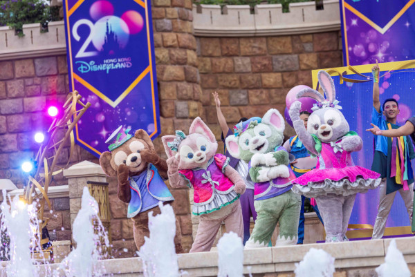 香港迪士尼「Duffy與好友同萌遊」！StellaLou芭蕾舞劇場回歸！新增可愛座影相位 附最佳打卡路線攻略！全新周邊/美食/演出懶人包