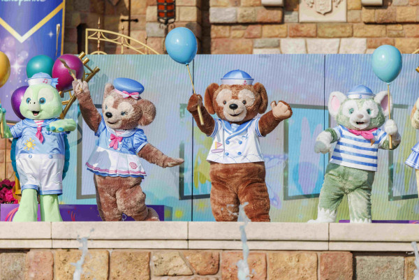 香港迪士尼「Duffy與好友同萌遊」！StellaLou芭蕾舞劇場回歸！新增可愛座影相位 附最佳打卡路線攻略！全新周邊/美食/演出懶人包