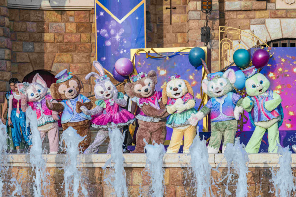 香港迪士尼「Duffy與好友同萌遊」！StellaLou芭蕾舞劇場回歸！新增可愛座影相位 附最佳打卡路線攻略！全新周邊/美食/演出懶人包