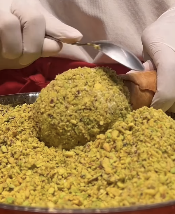 曼谷必吃｜泰國爆紅Gelato Blendies「班蘭椰糖糖絲」新口味限時登場！手工義式雪糕配軟糯麻糬內餡 