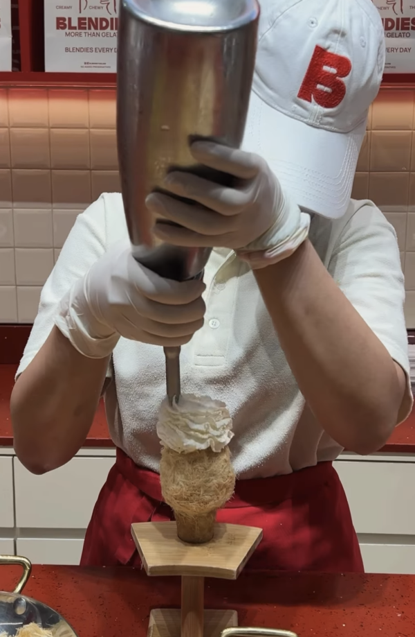 曼谷必吃｜泰國爆紅Gelato Blendies「班蘭椰糖糖絲」新口味限時登場！手工義式雪糕配軟糯麻糬內餡 