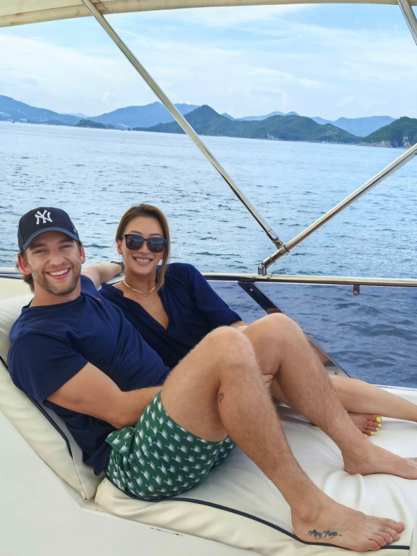 謝婷婷7個月大囝囝正面照罕有曝光！混血精靈樣似足靚仔外籍爸爸