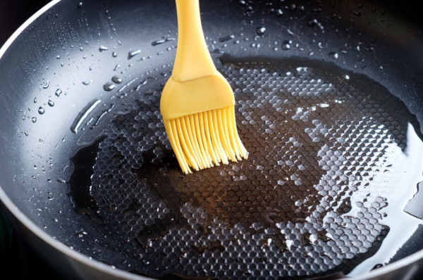 剩湯剩油勿直倒馬桶鋅盤！苦主警告隨時塞爆 達人教6招正確去油