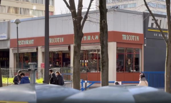 街道上出現「新樂園大酒家」、「好好酒家」等中文招牌的店舖，整體氛圍充滿港式情懷。圖片來源：Threads