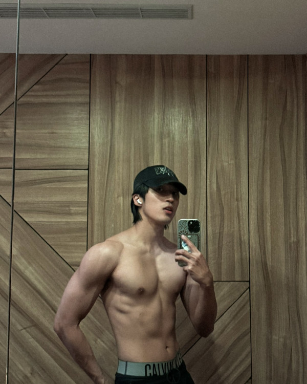 32歲婁峻碩宣布一索得男做爸爸！太太焦凡凡緊急剖腹產子誕7.8磅男嬰