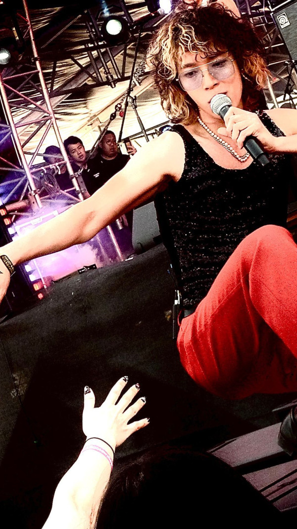 29歲星二代驚喜宣布結婚喜訊！嫁前TVB男藝人晒巨鑽報喜：只有我們