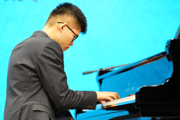 父愛奇蹟｜陳錦鴻18歲自閉症兒蛻變鋼琴家 激罕現身不凡音樂才華驚艷全場