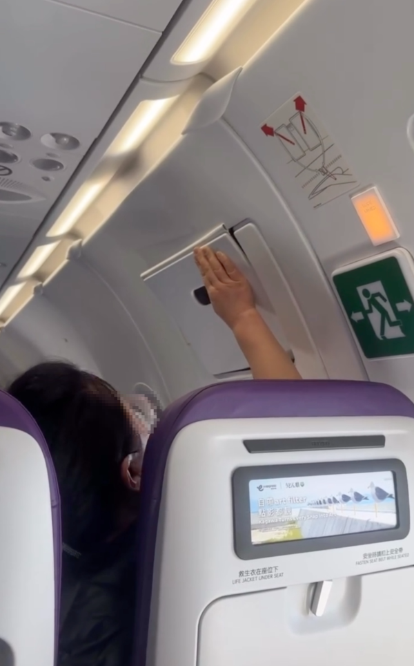 香港飛日本航班大媽突拉下機門保護蓋 嚇親同機乘客事後咁解釋... 