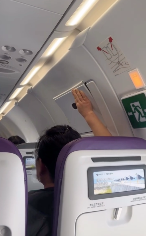香港飛日本航班大媽突拉下機門保護蓋 嚇親同機乘客事後咁解釋... 