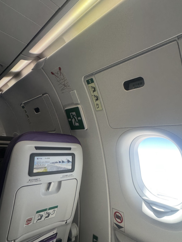 香港飛日本航班大媽突拉下機門保護蓋 嚇親同機乘客事後咁解釋... 