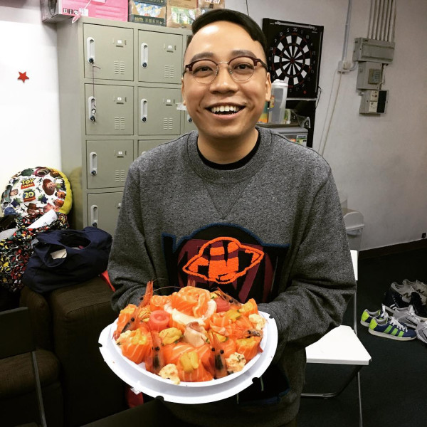 42歲TVB金牌主持低調離巢被官網除名！結束12年賓主關係自立門戶開公司